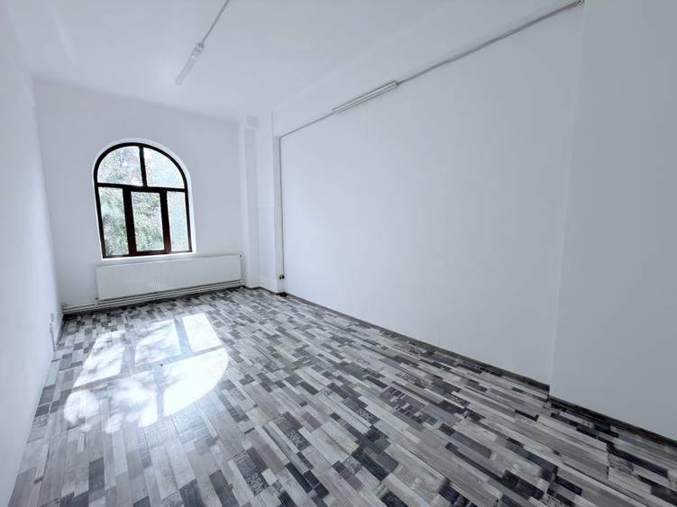 Birou, de 200 mp, în Central