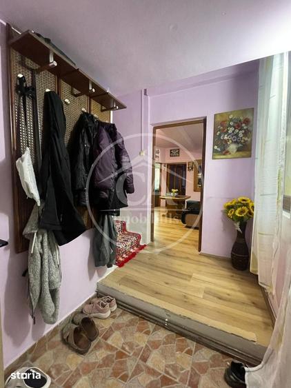 Casă cu 7 camere cu Teren 267 Mp în Nufărul
