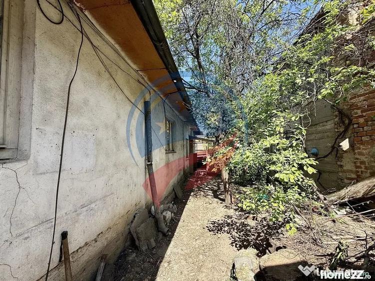 Teren de 371 mp, în 1 Mai