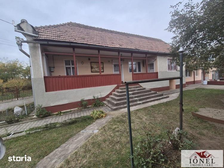 Casă cu 4 camere cu Teren 2038 Mp în Jidvei