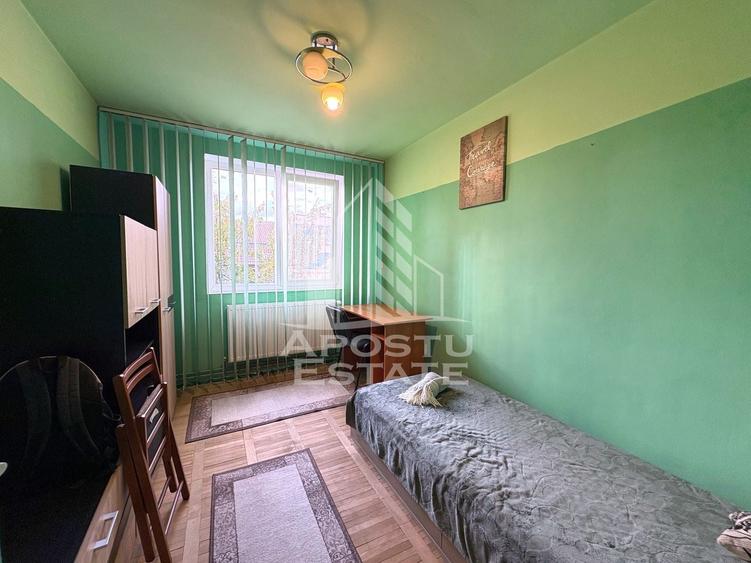 Apartament cu 4 camere decomandat, mobilat în Elisabetin
