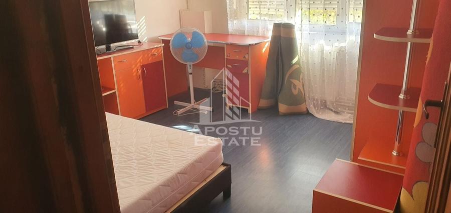 Apartament cu 3 camere decomandat, mobilat în Soarelui