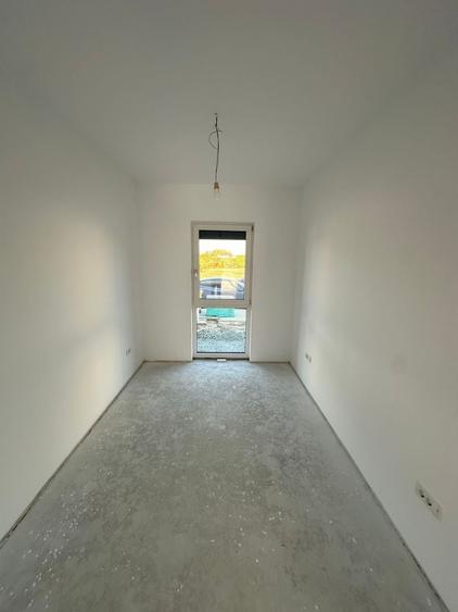 Duplex cu 5 camere cu Canalizare în Nord