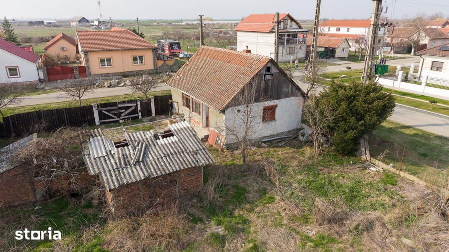 Casă cu 2 camere cu Teren 1570 Mp în Ghioroc