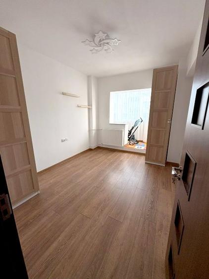 Apartament cu 4 camere semidecomandat, mobilat în Drumul Taberei
