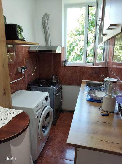 Apartament cu 3 camere semidecomandat în CET