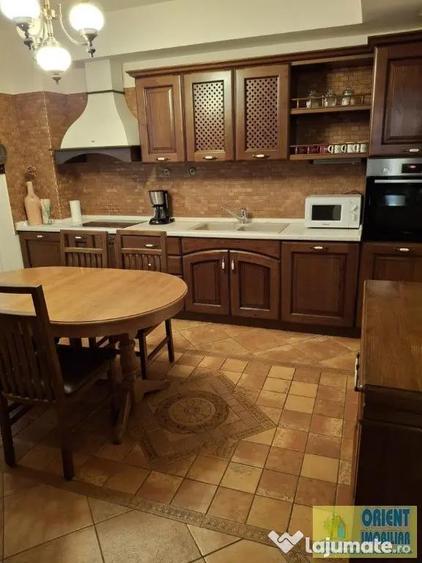 Apartament cu 3 camere decomandat în Ultracentral