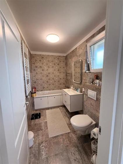 Casă cu 4 camere cu Teren 274 Mp în Central