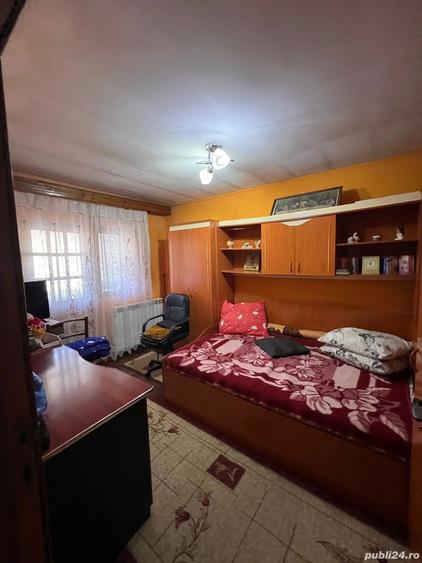 Apartament cu 3 camere semidecomandat în Autogară