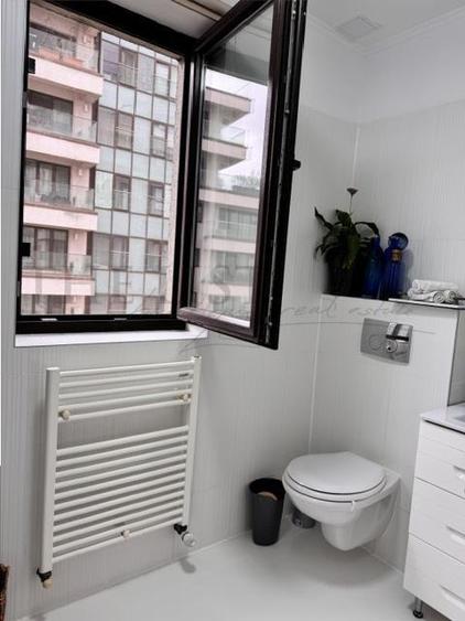 Apartament cu 3 camere semidecomandat în Nord-Est