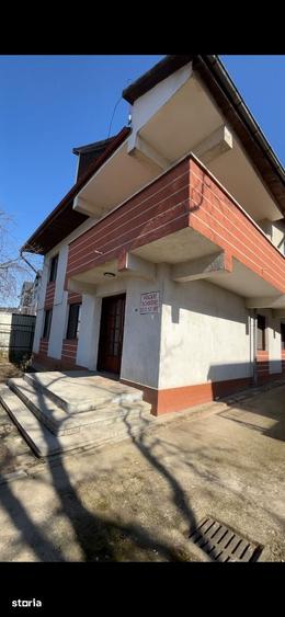 Casă cu 10 camere cu Teren 700 Mp în Central