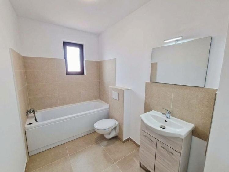 Casă cu 4 camere cu Teren 200 Mp în Dâmbul Rotund