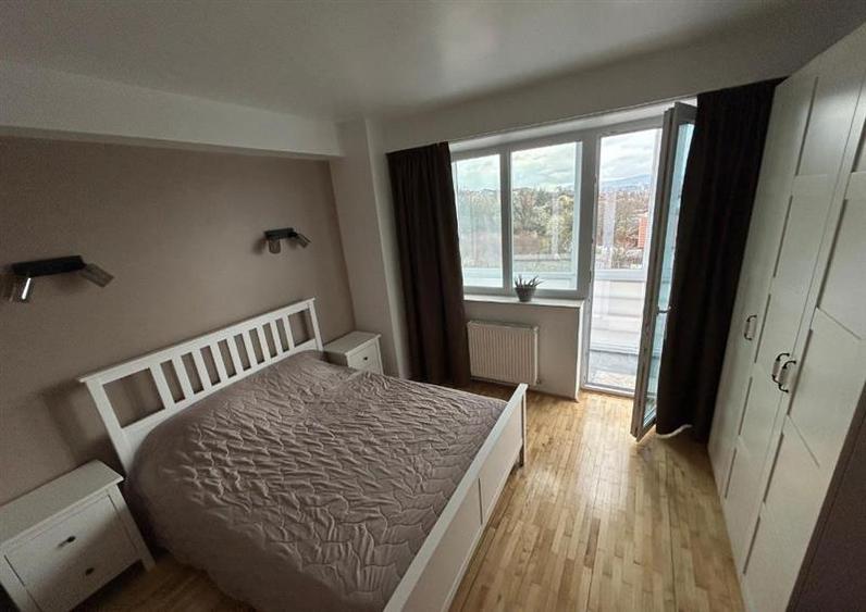 Apartament cu 3 camere semidecomandat, mobilat în Gheorgheni