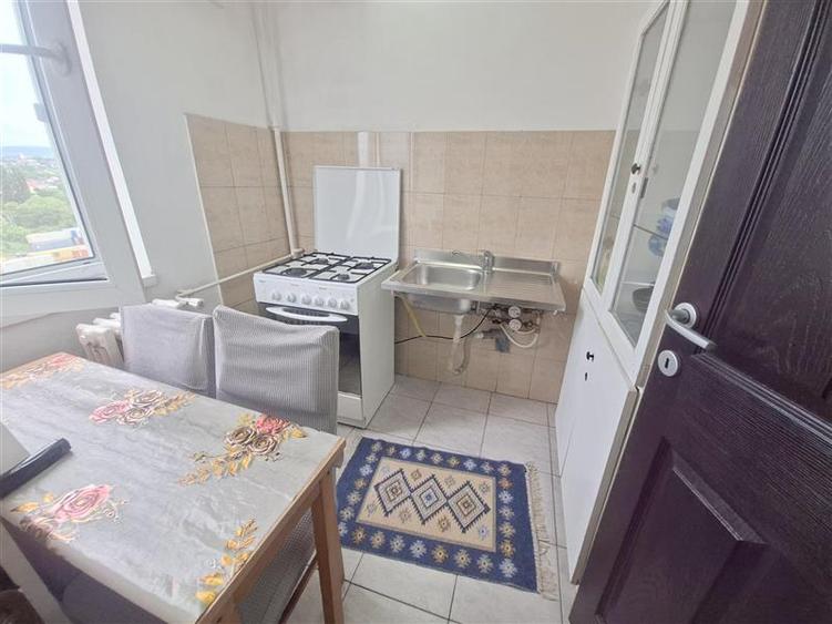 Garsonieră decomandată în 9 Mai