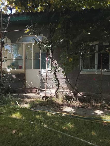 Casă cu Teren 2000 Mp în Răcari