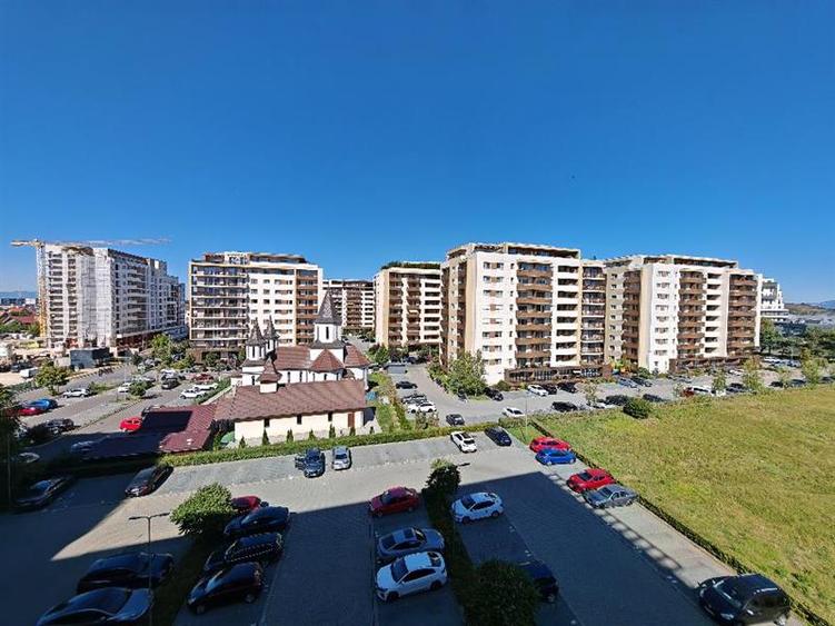 Apartament cu 2 camere decomandat, mobilat în Tractorul