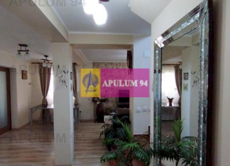 Casă individuală cu 5 camere decomandat cu Canalizare în Mușcel