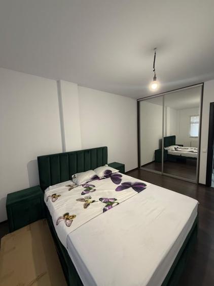 Apartament cu 3 camere semidecomandat în Florești