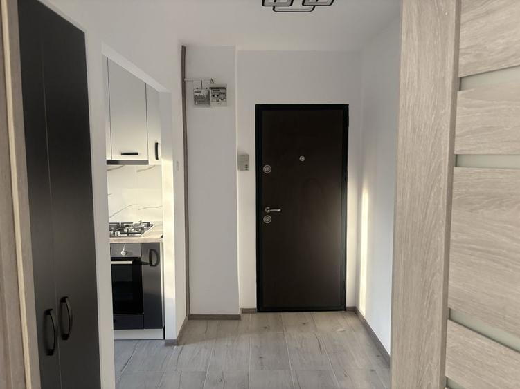 Apartament cu 3 camere decomandat în Exterior Vest