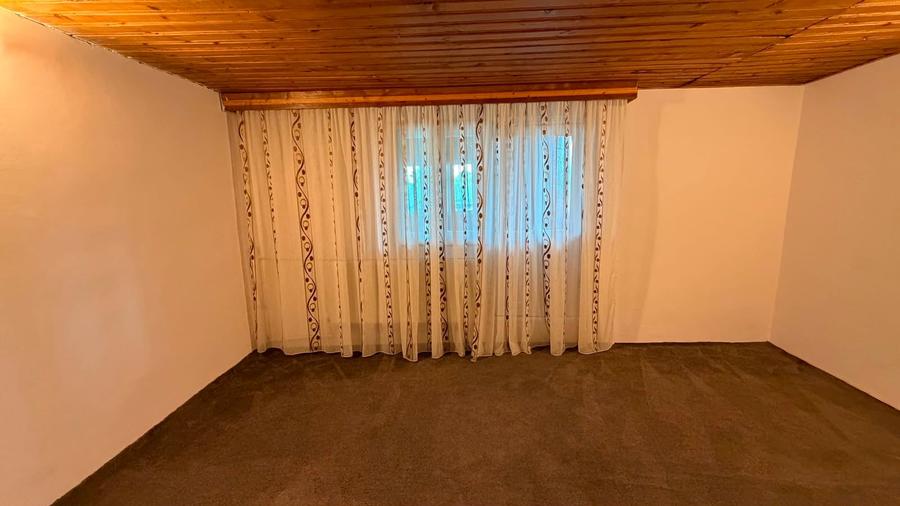 Casă individuală cu 7 camere cu Canalizare în Sărărie