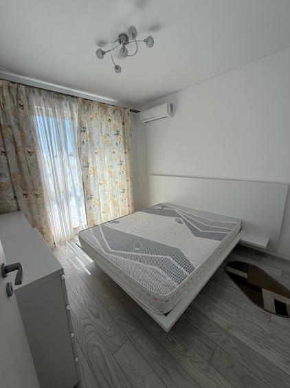 Apartament cu 3 camere semidecomandat în Mihai Bravu