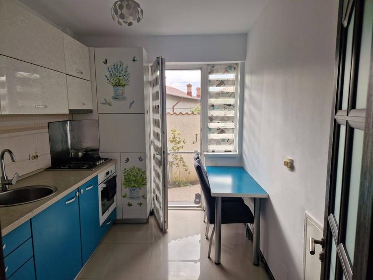 Apartament cu 3 camere decomandat în Titan