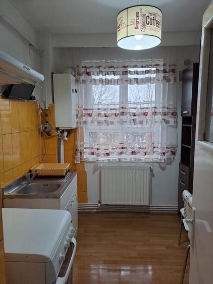 Apartament cu 2 camere semidecomandat în Calea București