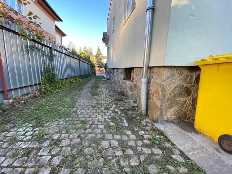 Casă individuală cu 4 camere cu Canalizare în Calea Poplăcii