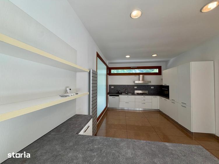 Casă cu 5 camere cu Teren 460 Mp în Central