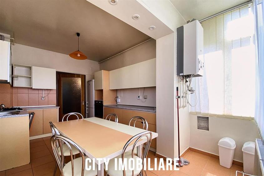 Apartament cu 3 camere decomandat, mobilat în Central