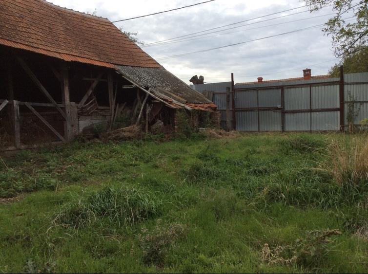 Casă individuală cu 3 camere cu Teren 3300 Mp în Central