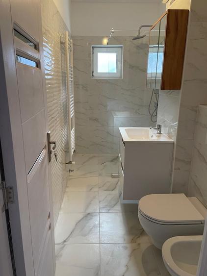 Apartament cu 3 camere decomandat în Suseni