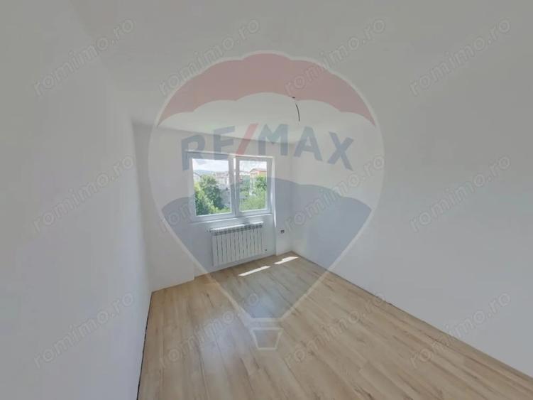 Apartament cu 4 camere decomandat în Central