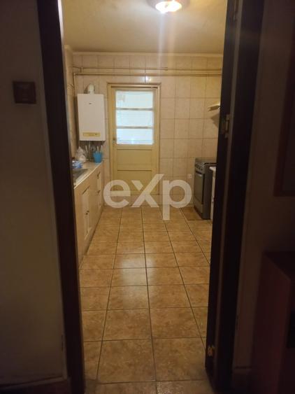 Apartament cu 4 camere decomandat, mobilat în Prundu