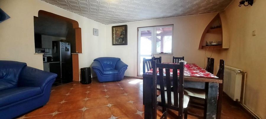 Casă individuală cu 9 camere cu Canalizare în Caragiale