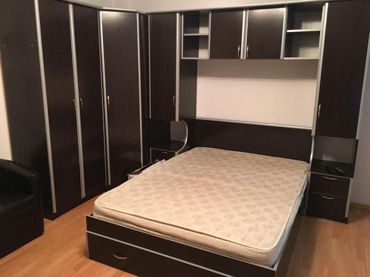 Garsonieră decomandată în Vitan