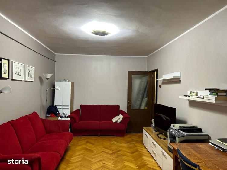 Apartament cu 3 camere decomandat în Piața Centrală