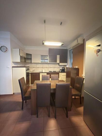 Apartament cu 3 camere decomandat în Girocului