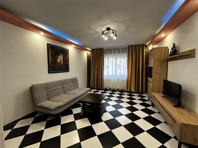 Apartament cu 3 camere decomandat, mobilat în Tractorul