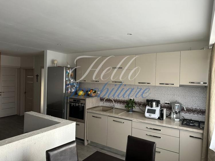Apartament cu 3 camere semidecomandat în Florești