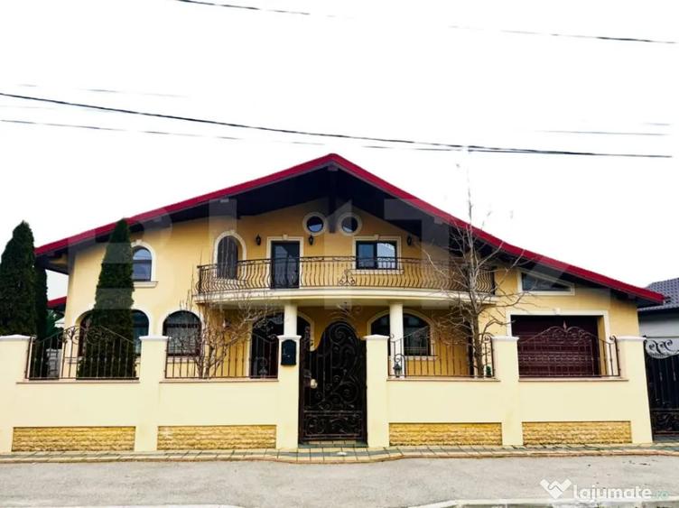Casă cu 7 camere cu Teren 959 Mp în Central