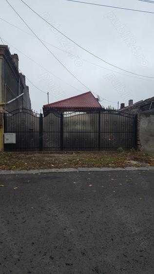 Casă cu 2 camere semidecomandat cu Teren 266 Mp în Republicii