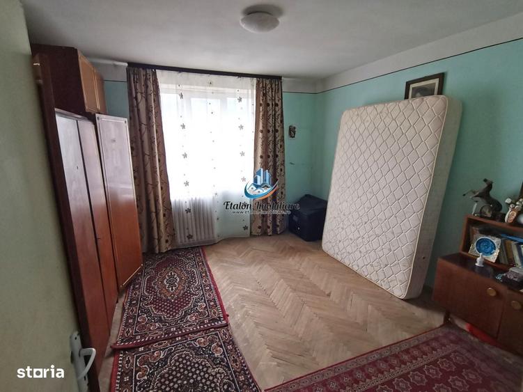 Apartament cu 3 camere decomandat în Sărata