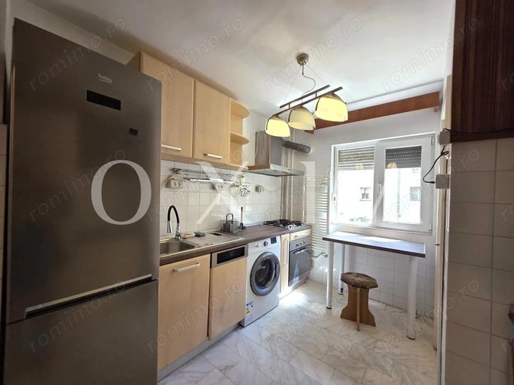 Apartament cu 3 camere semidecomandat în Girocului