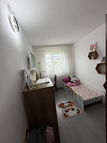 Apartament cu 3 camere decomandat în Drumul Carului