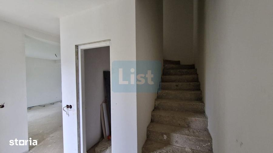 Casă cu 4 camere cu Teren 250 Mp în Recea