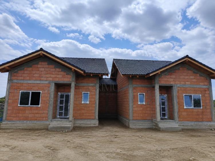 Casă cu 3 camere cu Teren 334 Mp în Moșnița Nouă