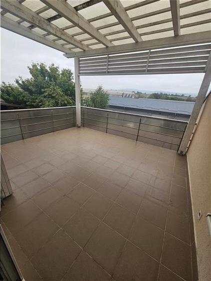 Apartament cu 4 camere decomandat în 9 Mai