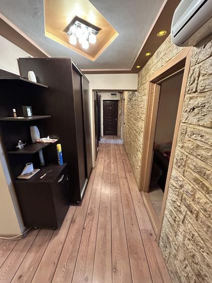Apartament cu 4 camere decomandat în Tineretului