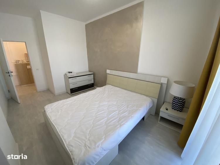 Apartament cu 3 camere semidecomandat în Ciupercenii Noi